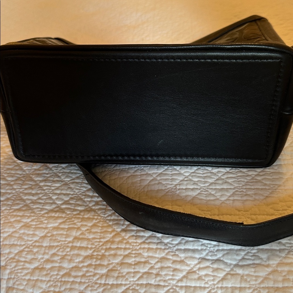 SAS Classic Black Tooled Leather Shoulder Bag - Picture 4 of 5